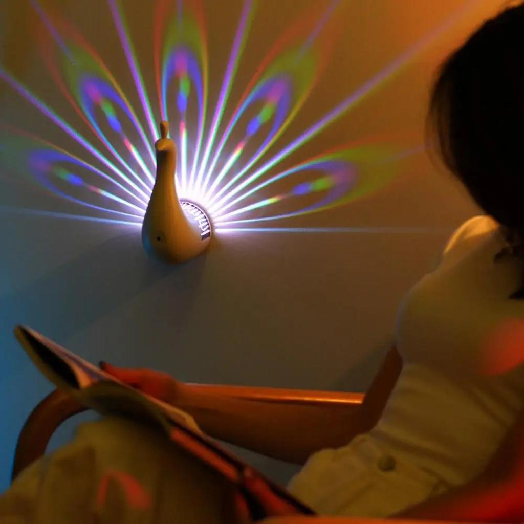 طاووس إضاءة ديكورية